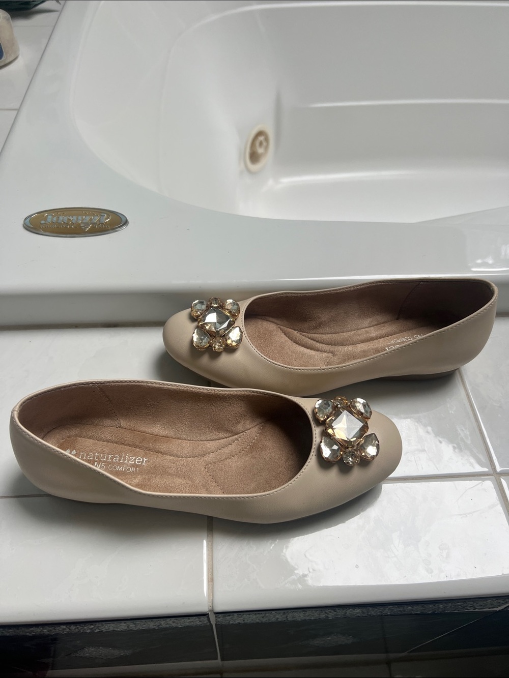 Naturalizer Cate Porcelain Beige Jeweled Ballet Flats Size 6.5M